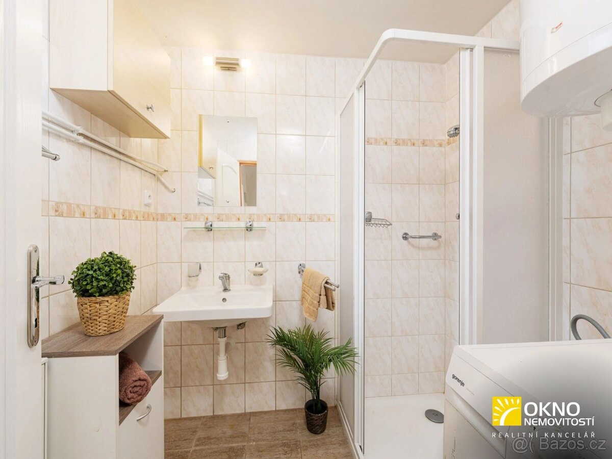 Rodinný dům s garáží a menší zahradou - 8