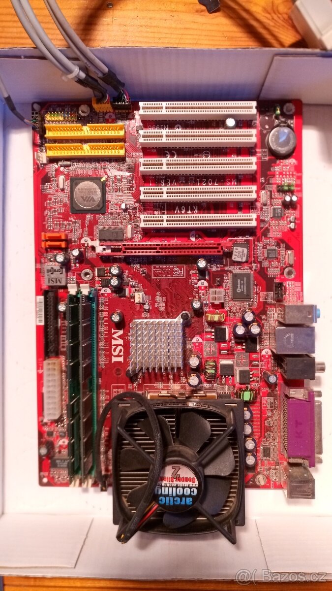 Legendární základní desku MSI KT6V s procesorem a 1GB RAM. - 8