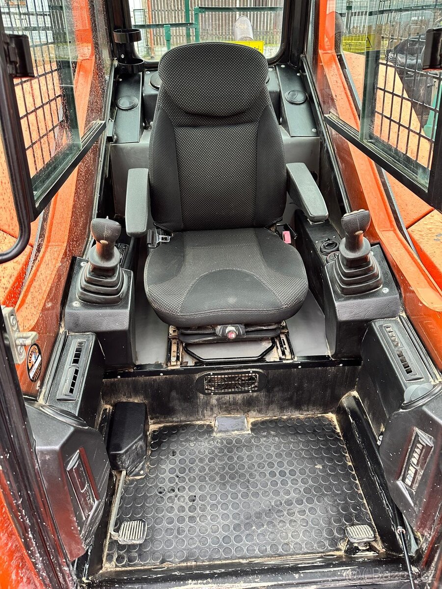 nakladač LOCUST 1004 speed+ - extra výbava - 8