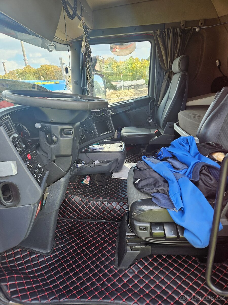 Scania sklápěč 8x4 - 8