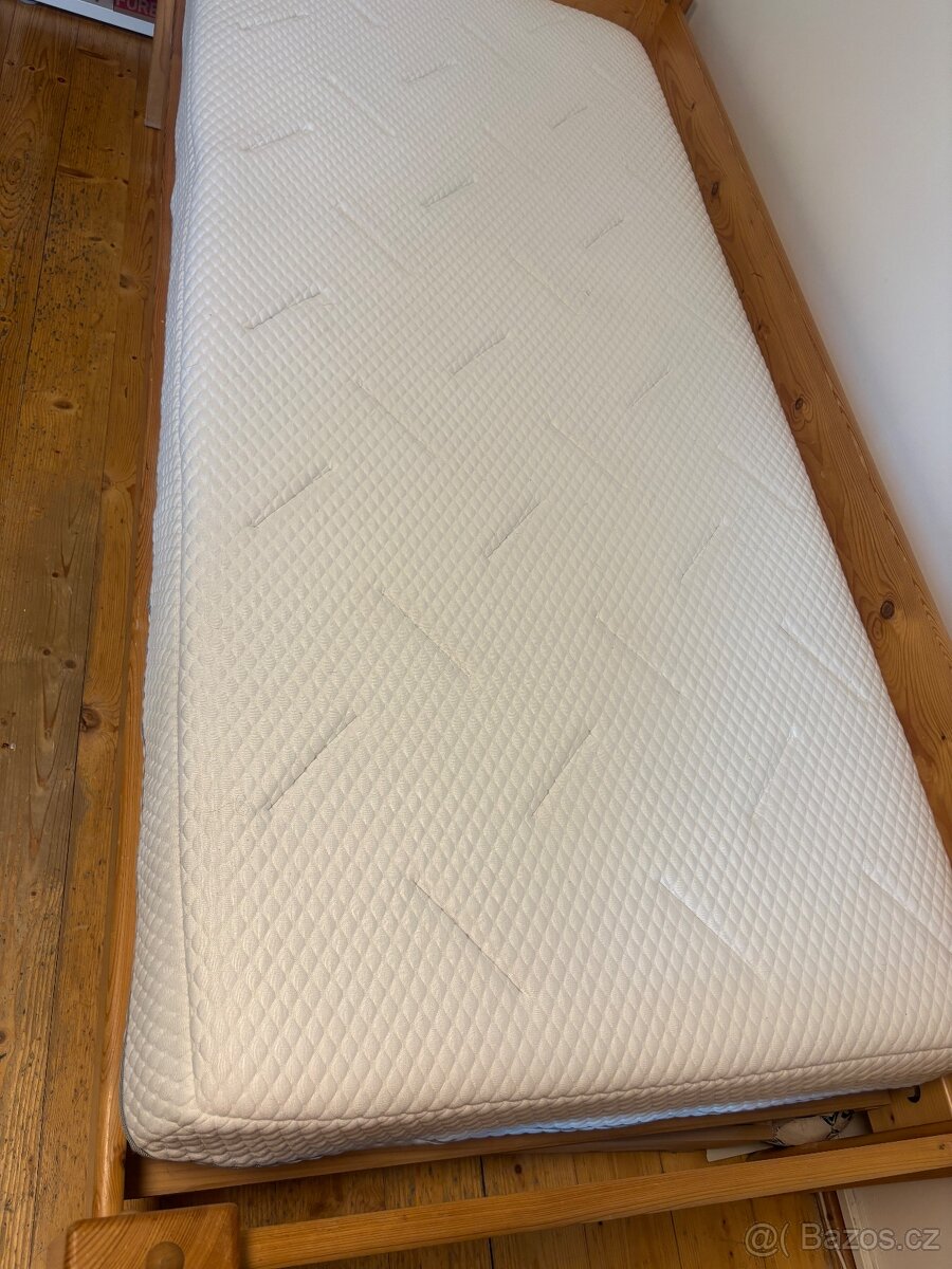 Dřevěná postel - 8
