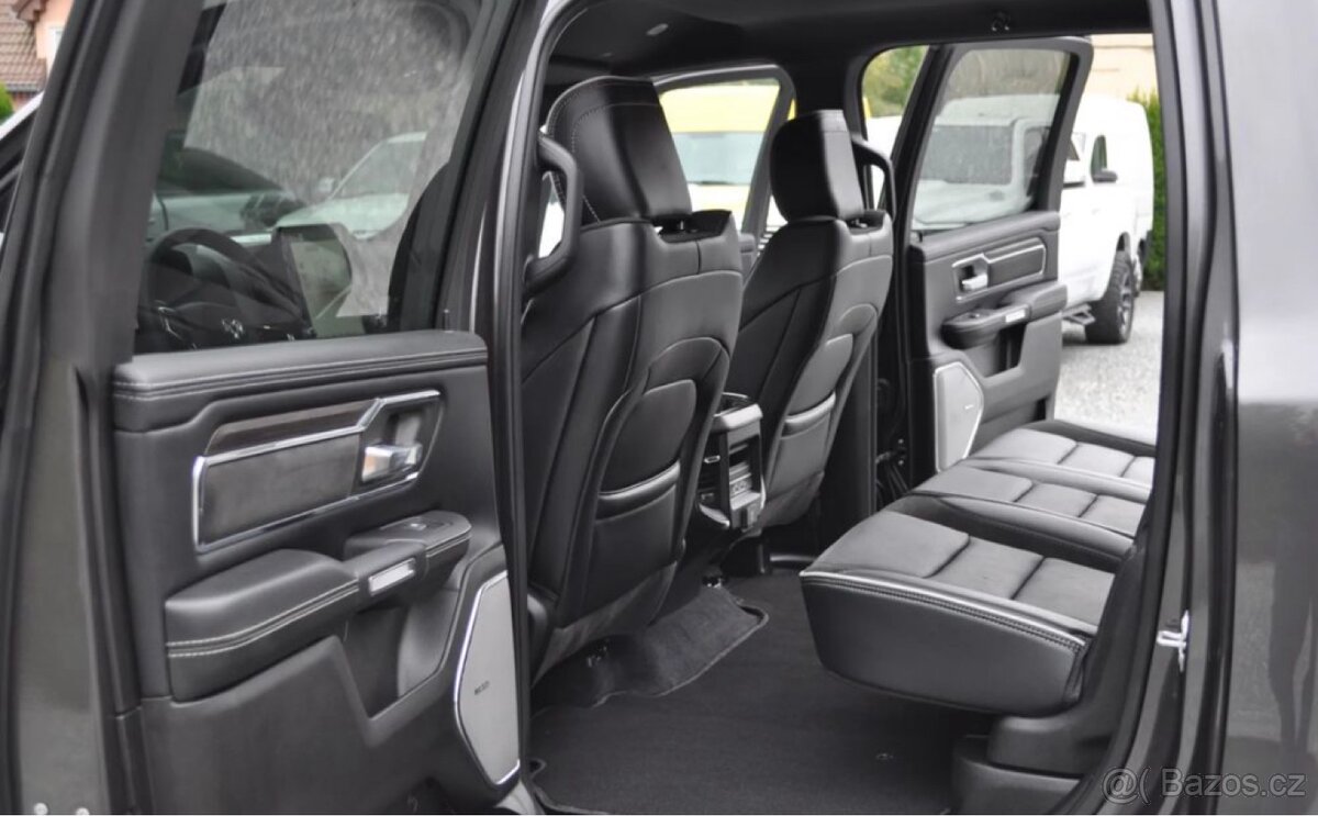 LARAMIE NIGHT PREMIUM 2025 3.0 Twin Turbo 420 KM - 8