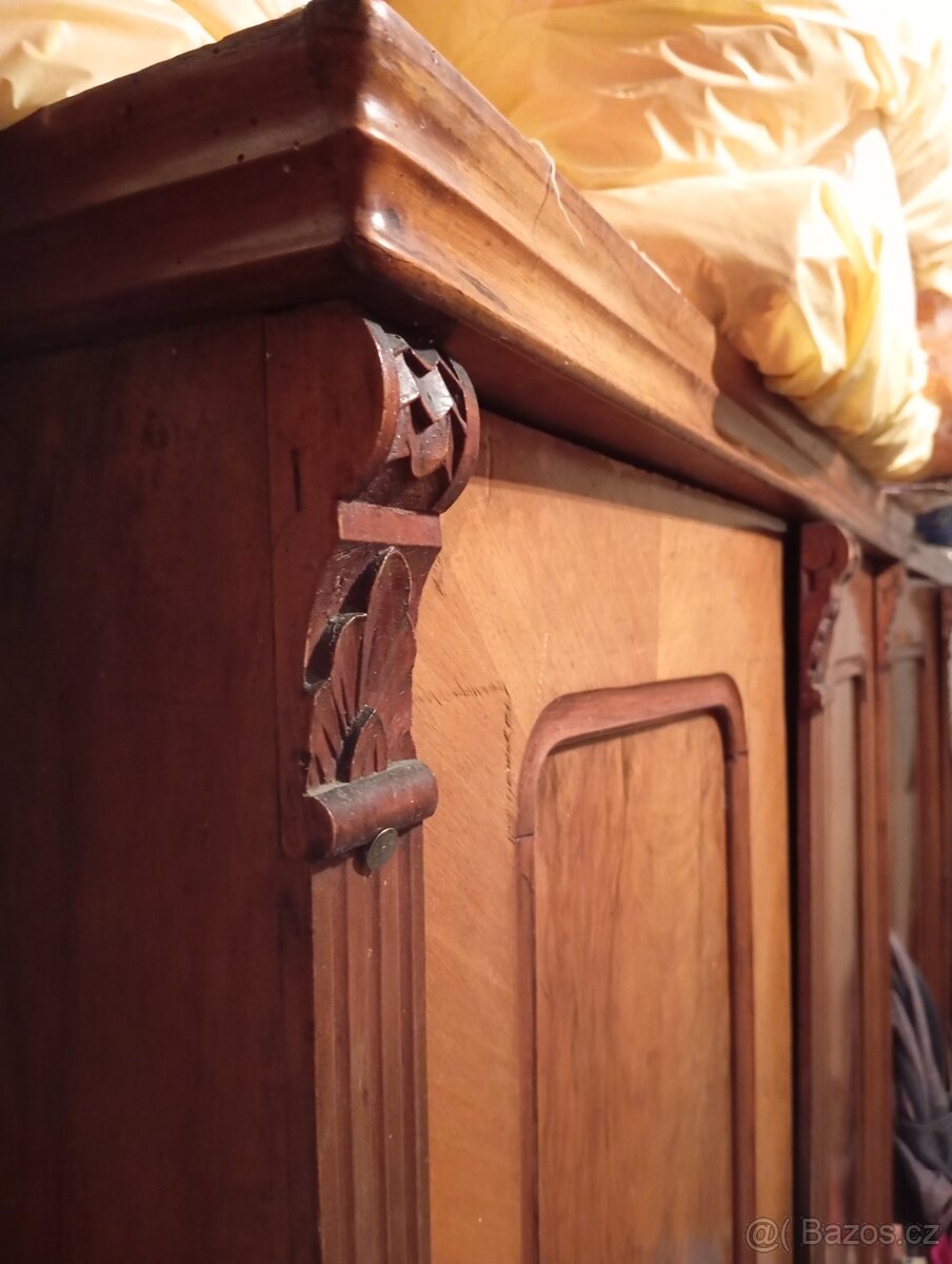 Starožitné skříně - 8