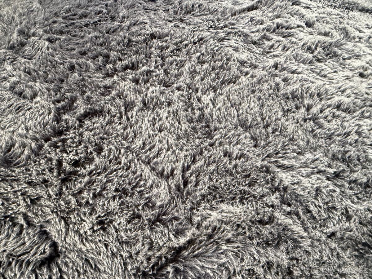 Dva kožešinové koberce 166x236cm a 61x120cm - 8