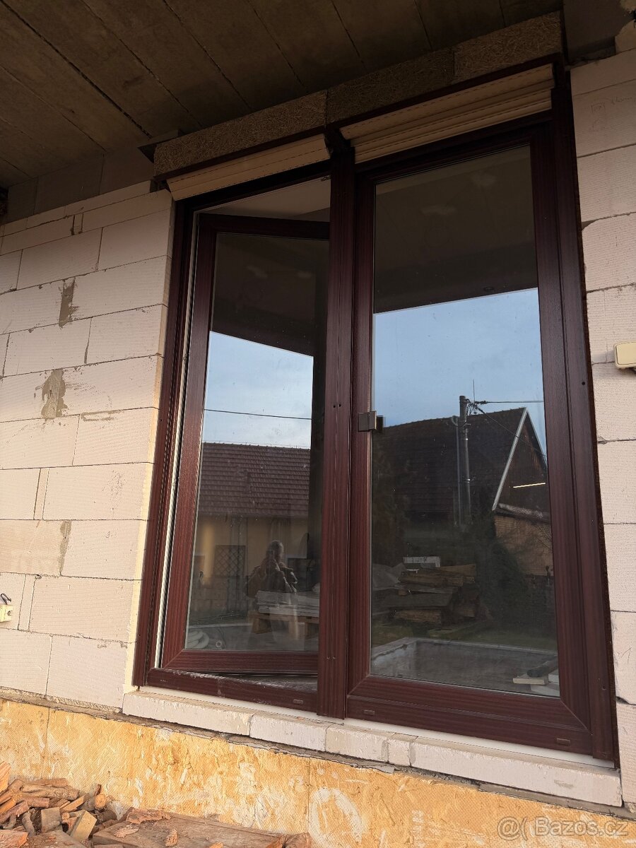 Zánovní okna a dveře + venkovní rolety - 8