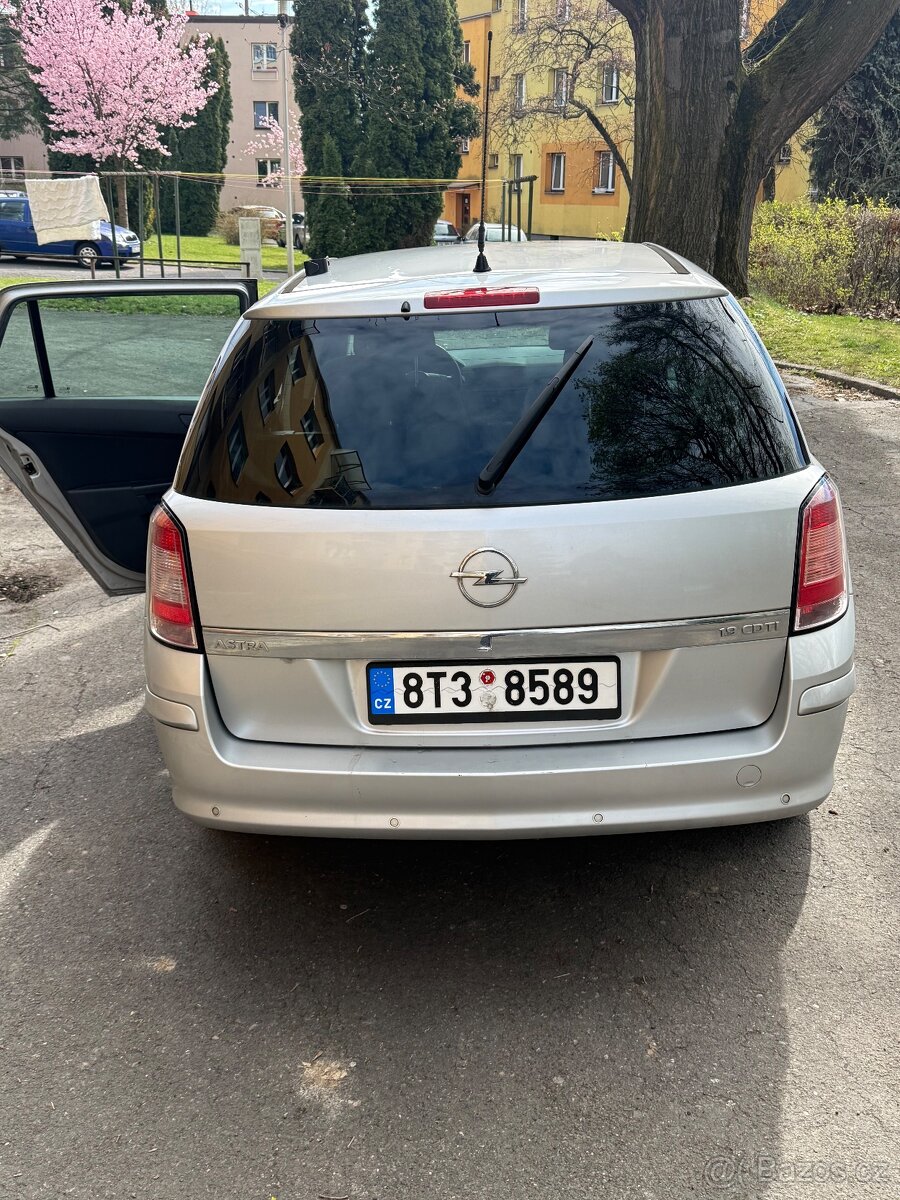 OPEL ASTRA 1.9CDTI CARAVAN - 8