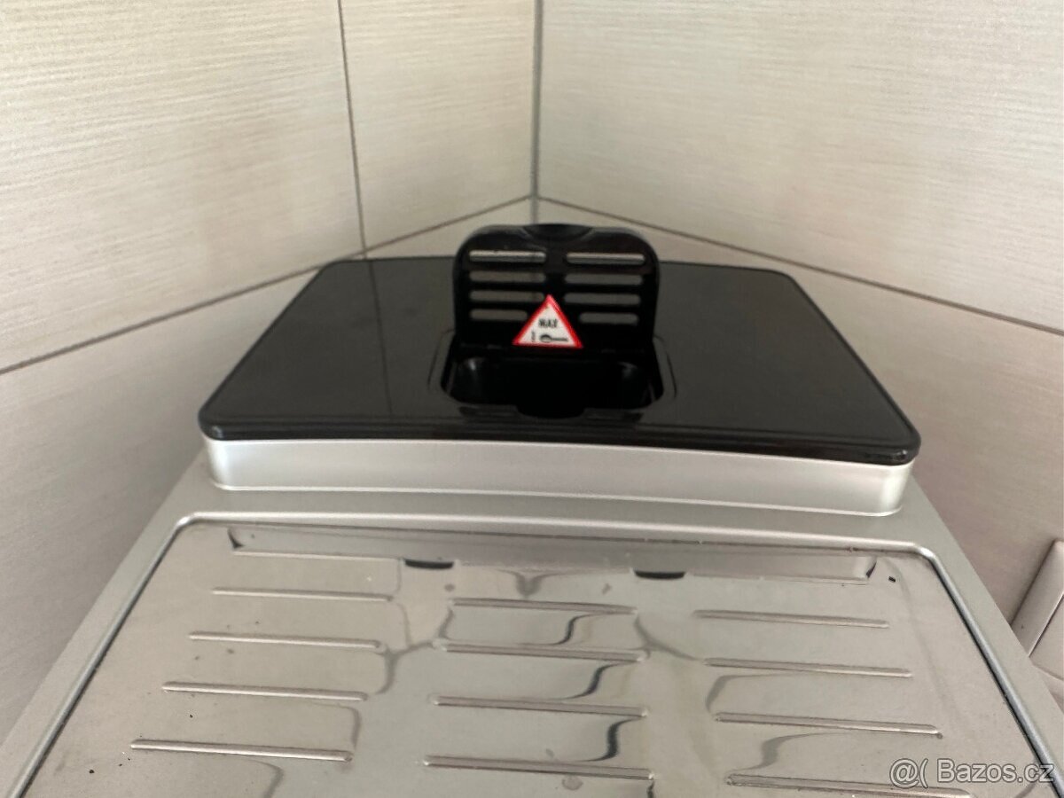 Plnoautomatický kávovar DeLonghi ECAM 23.120 - 8