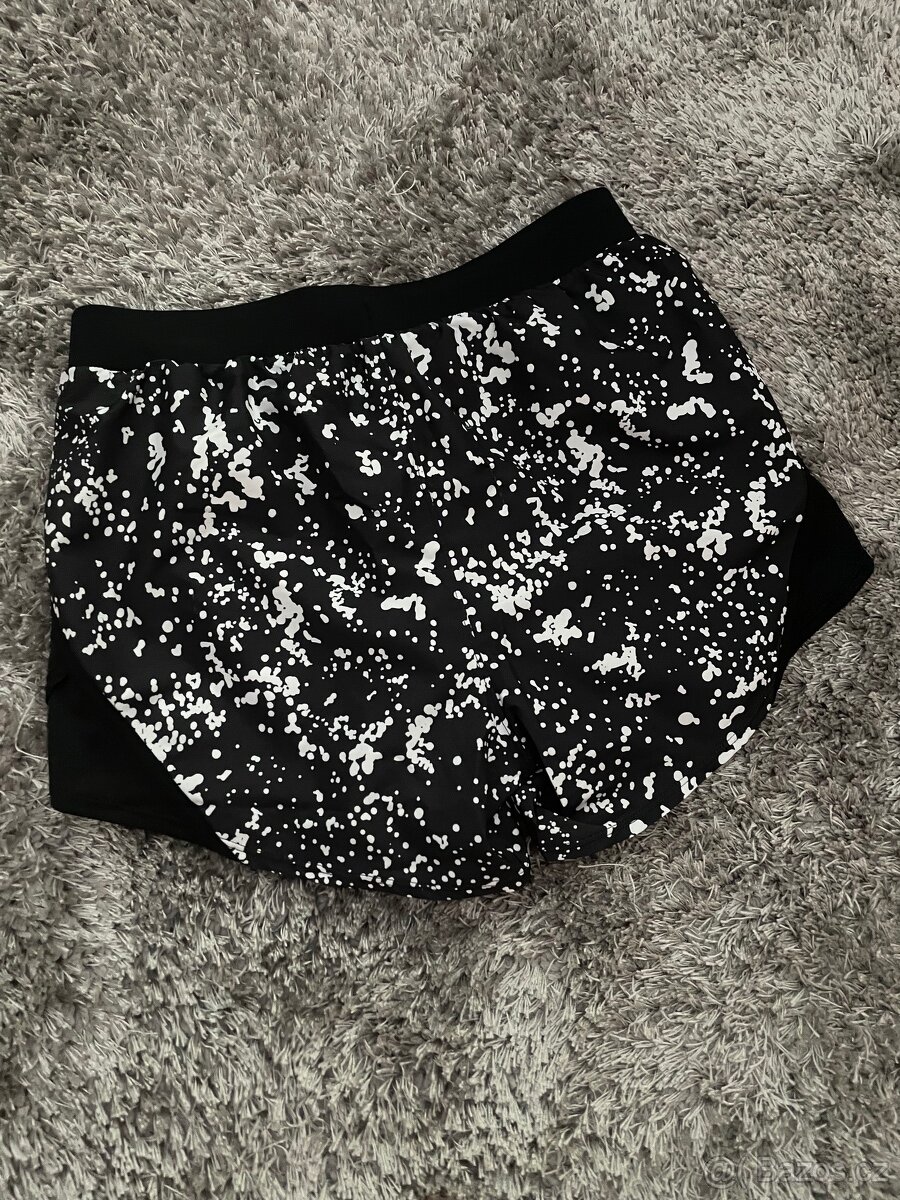Nové sportovní kraťasy Under Armour XS - 8