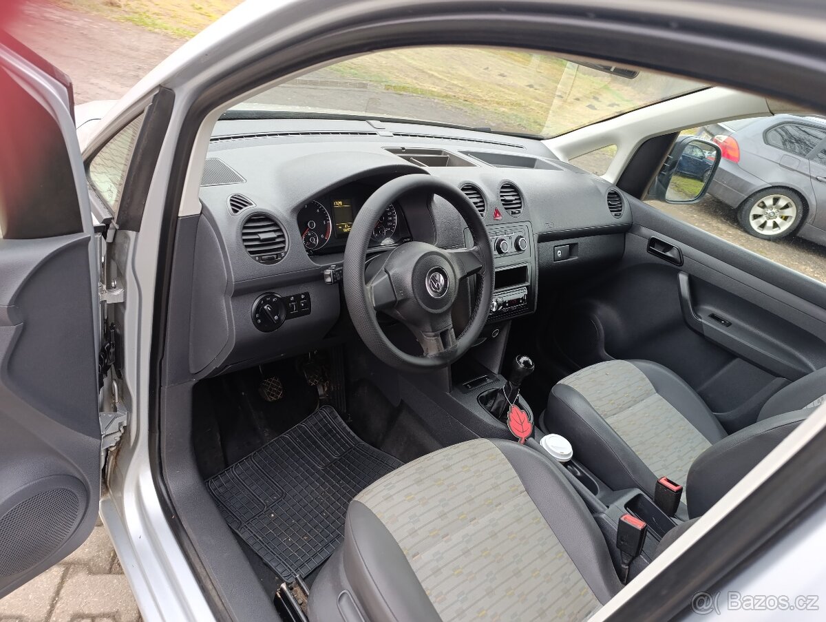 Volkswagen Caddy 1.6 TDi 75kw po servisu z.pneu TZ - 8