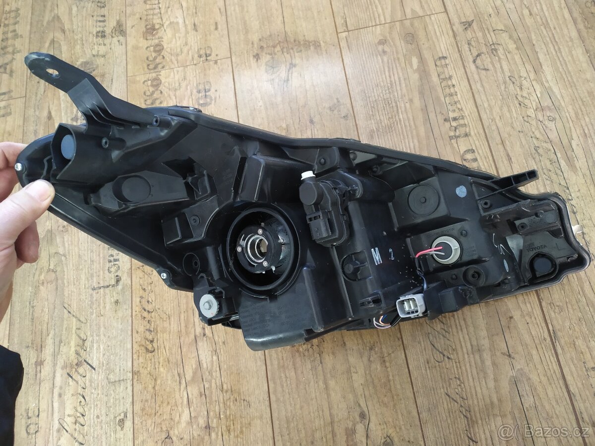 Toyota YARIS 2014- - 8