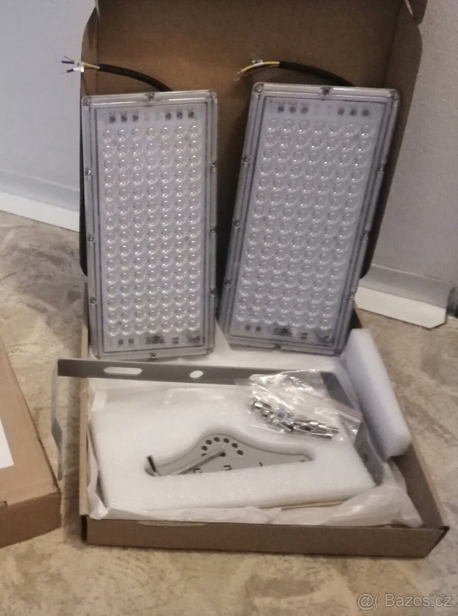 Směrově nastavitelný průmyslový LED reflektor (lampa, světlo - 8