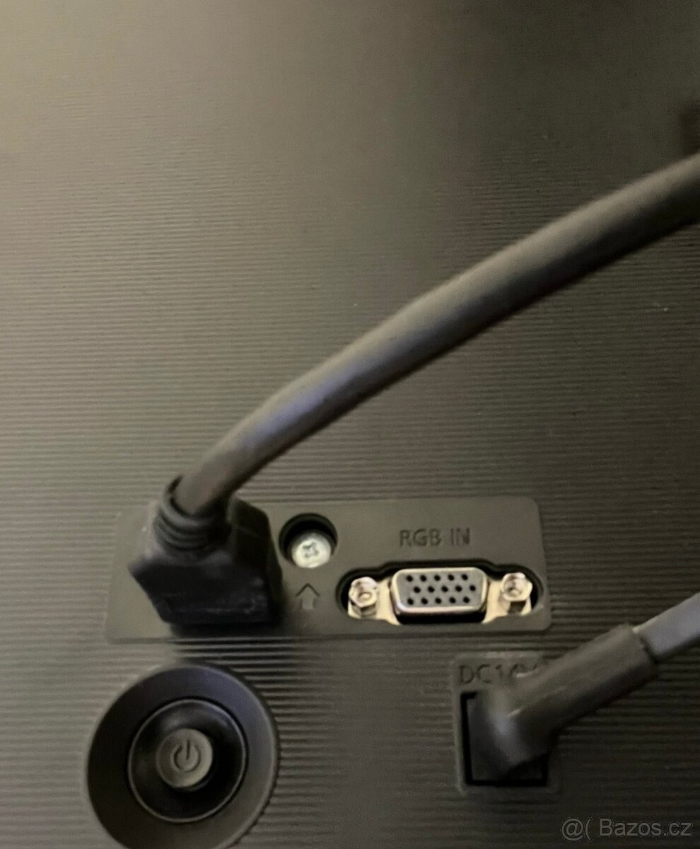 2x Samsung monitory společně s držákem - 8