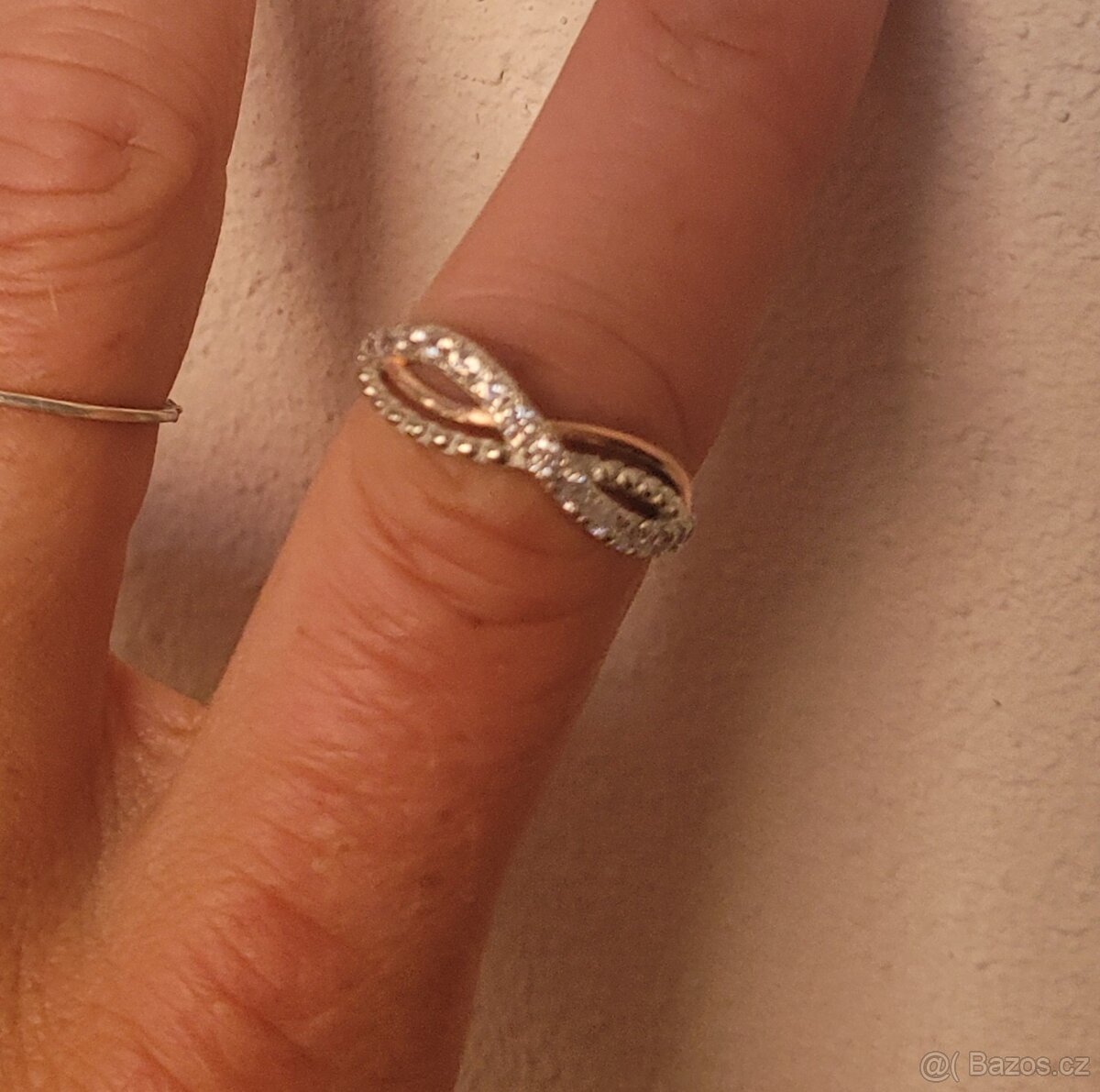 Nový dámský stříbrný prstýnek prsten třpytivý s kamínky 925 - 8