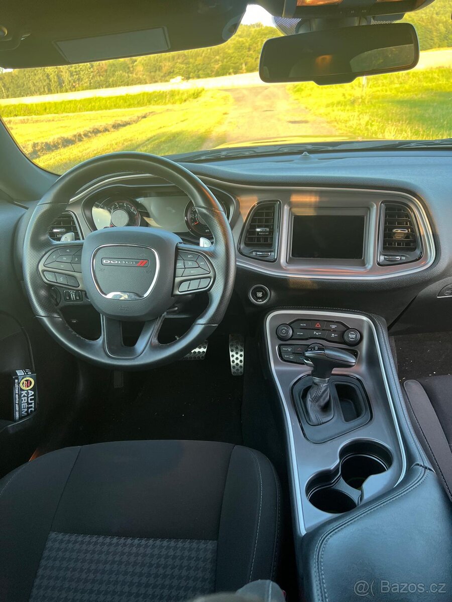 Dodge Challenger - 8