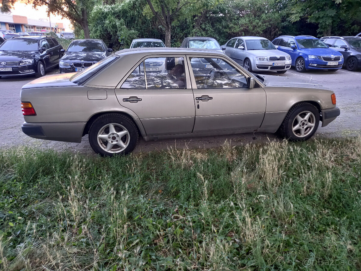 Mercedes W124, 3.0 D - 8