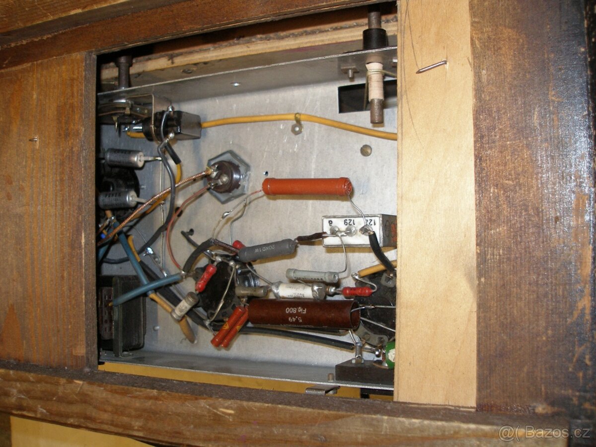 ELEKTRONKOVÉ RÁDIO - DVOULAMPOVKA - 8