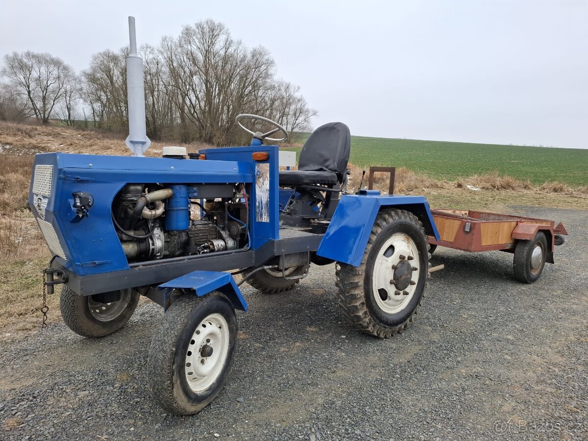 Traktor domácí výroby s příslušenstvím - 8