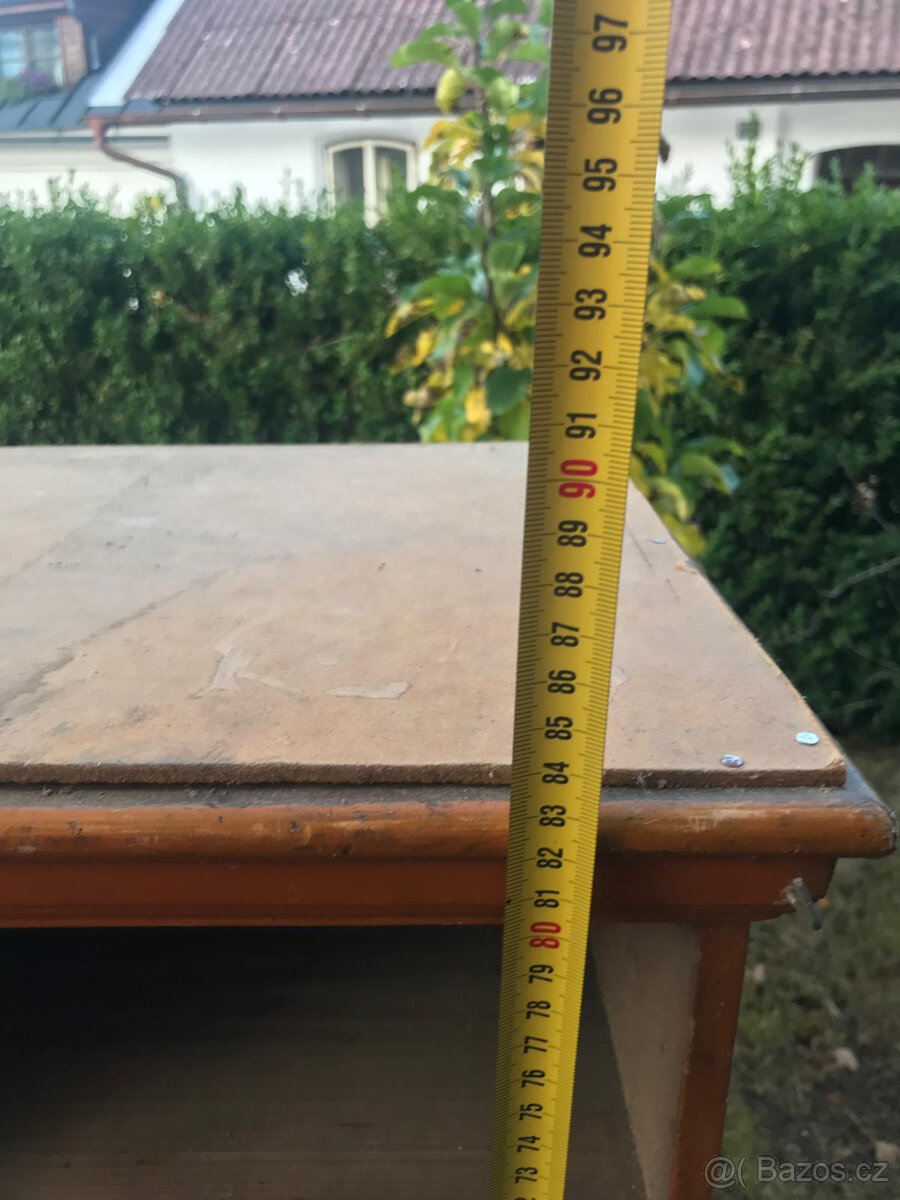 Masivní regálová skříň - 8