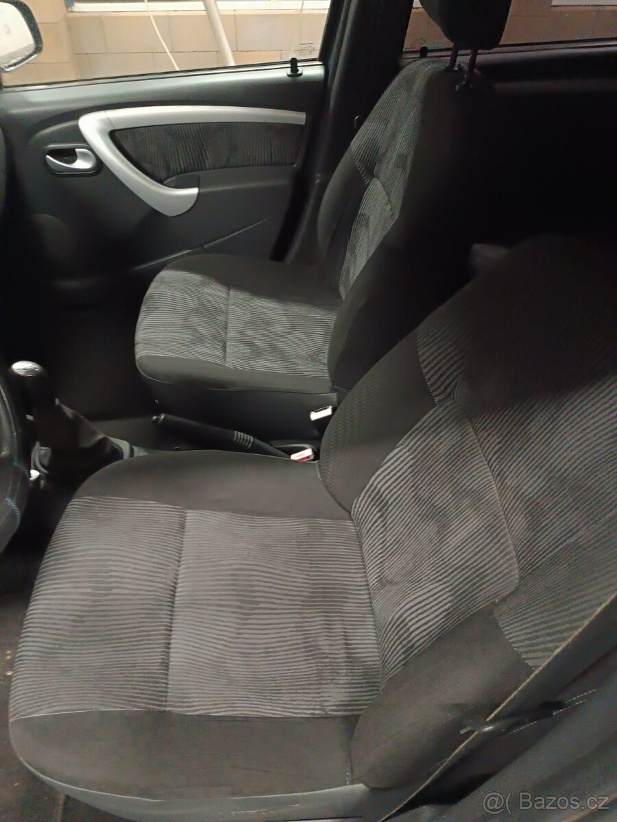 Dacia Logan 1.5 dci sedmimístný - 8