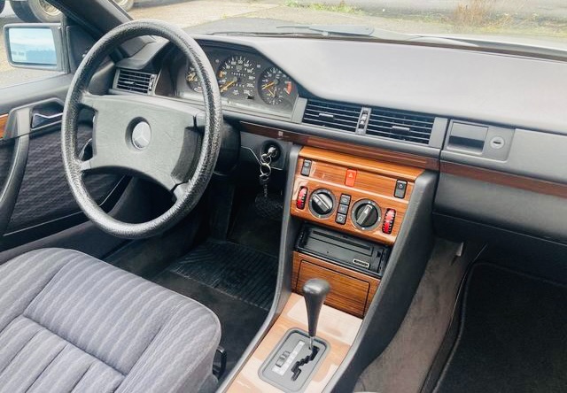 Prodám Mercedes-Benz E 230 CE / W 124 - 8