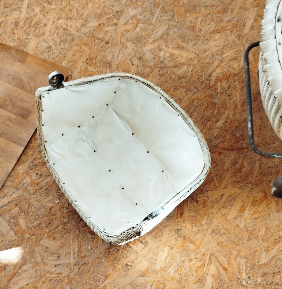 Proutěný kočárek pro panenky - 8