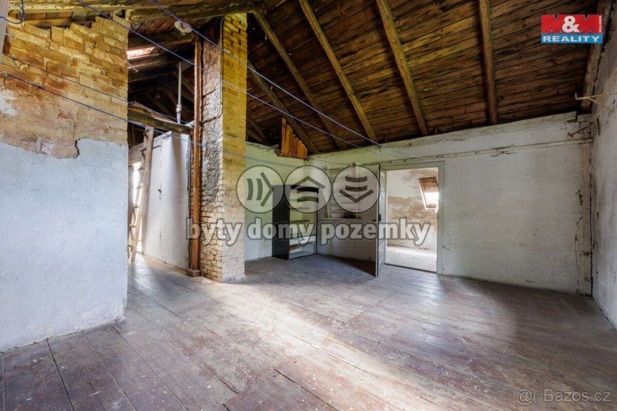 Prodej unikátního rodinného domu - 8