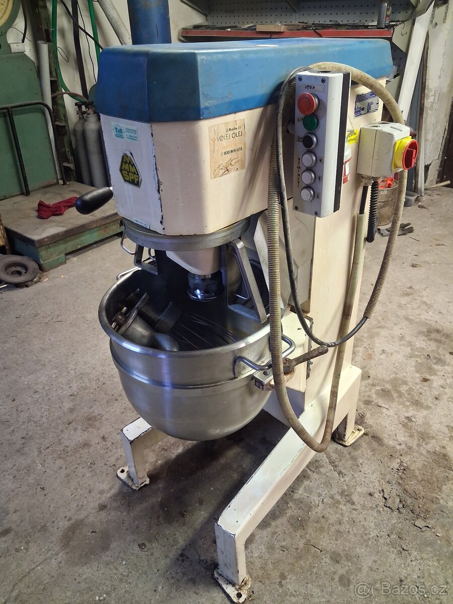 Prodám robot, hnětač 40L, lze řadit rychlosti za provozu - 8