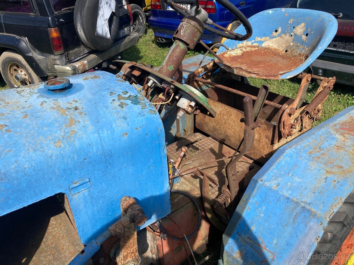 Traktor Zetor 25 - 8