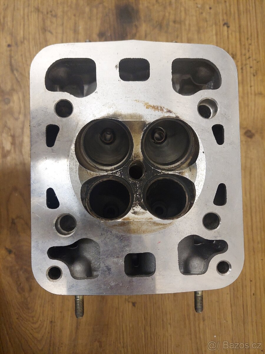 Hlava motoru Ducati - 8