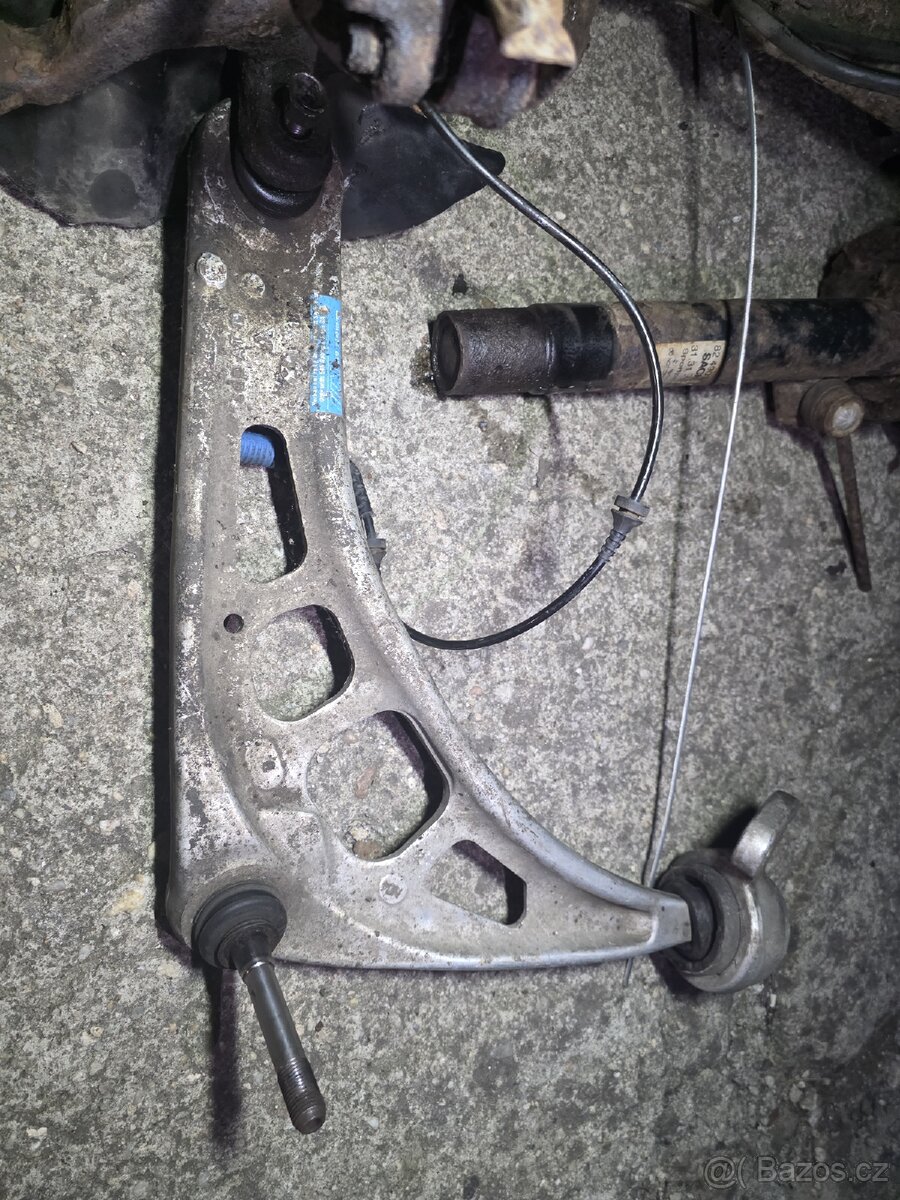 BMW E46 nápravy,ramena,těhlice,pružiny apod - 8