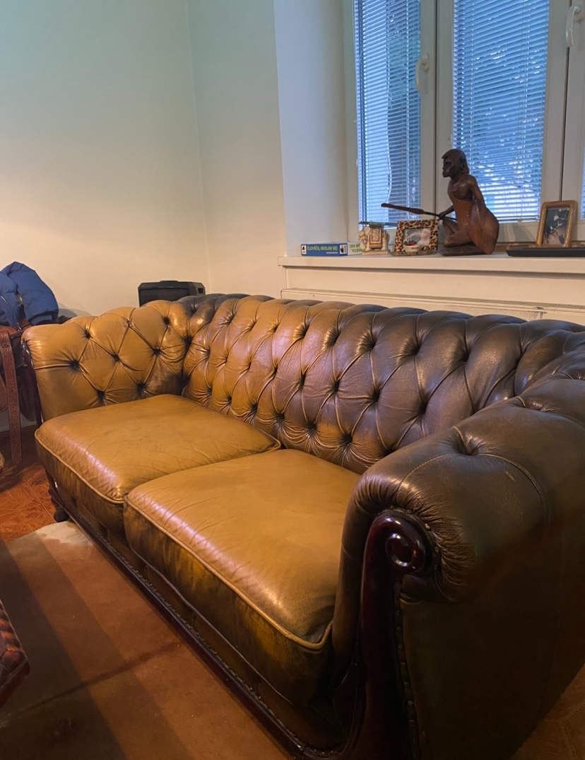 Kožený set Chesterfield, kancelářská židle, stolek - 8