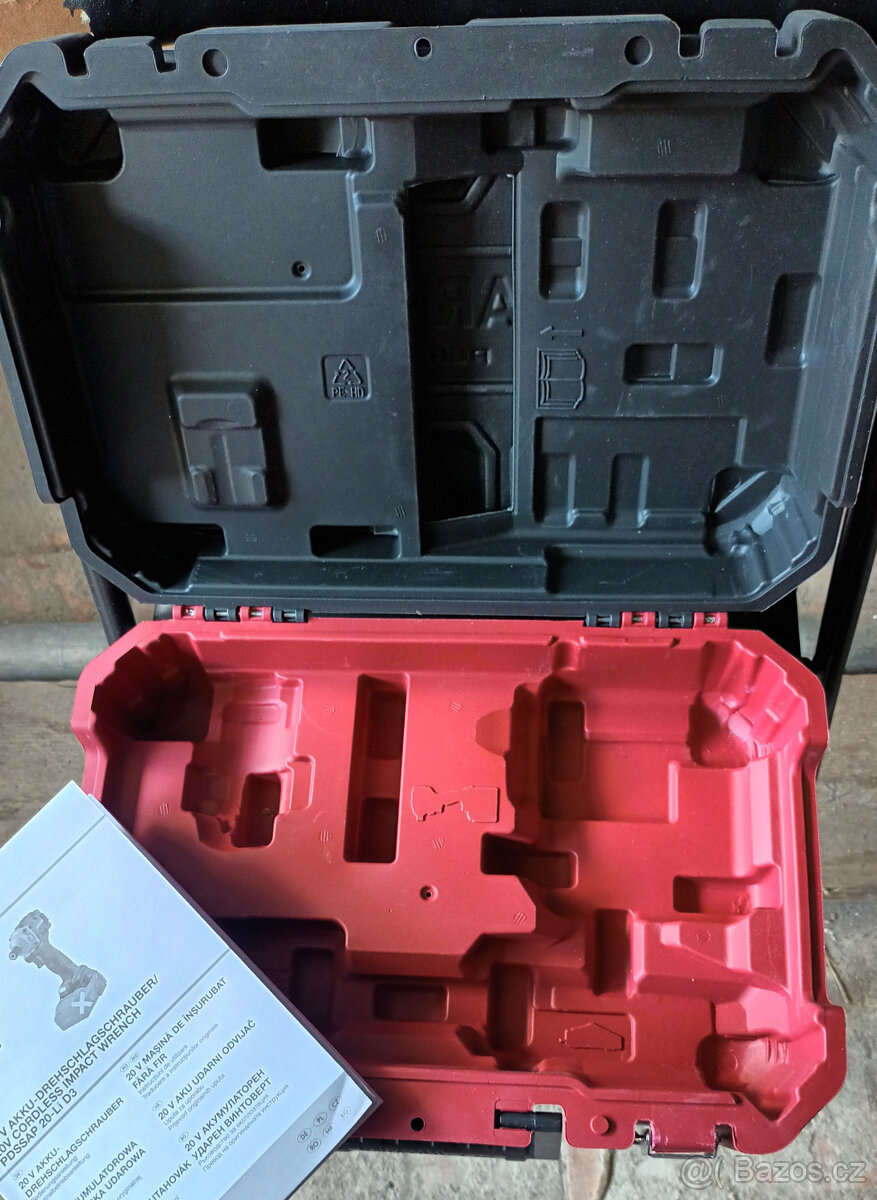 retro kufr +kufr od vrtačky + přepravky - 8