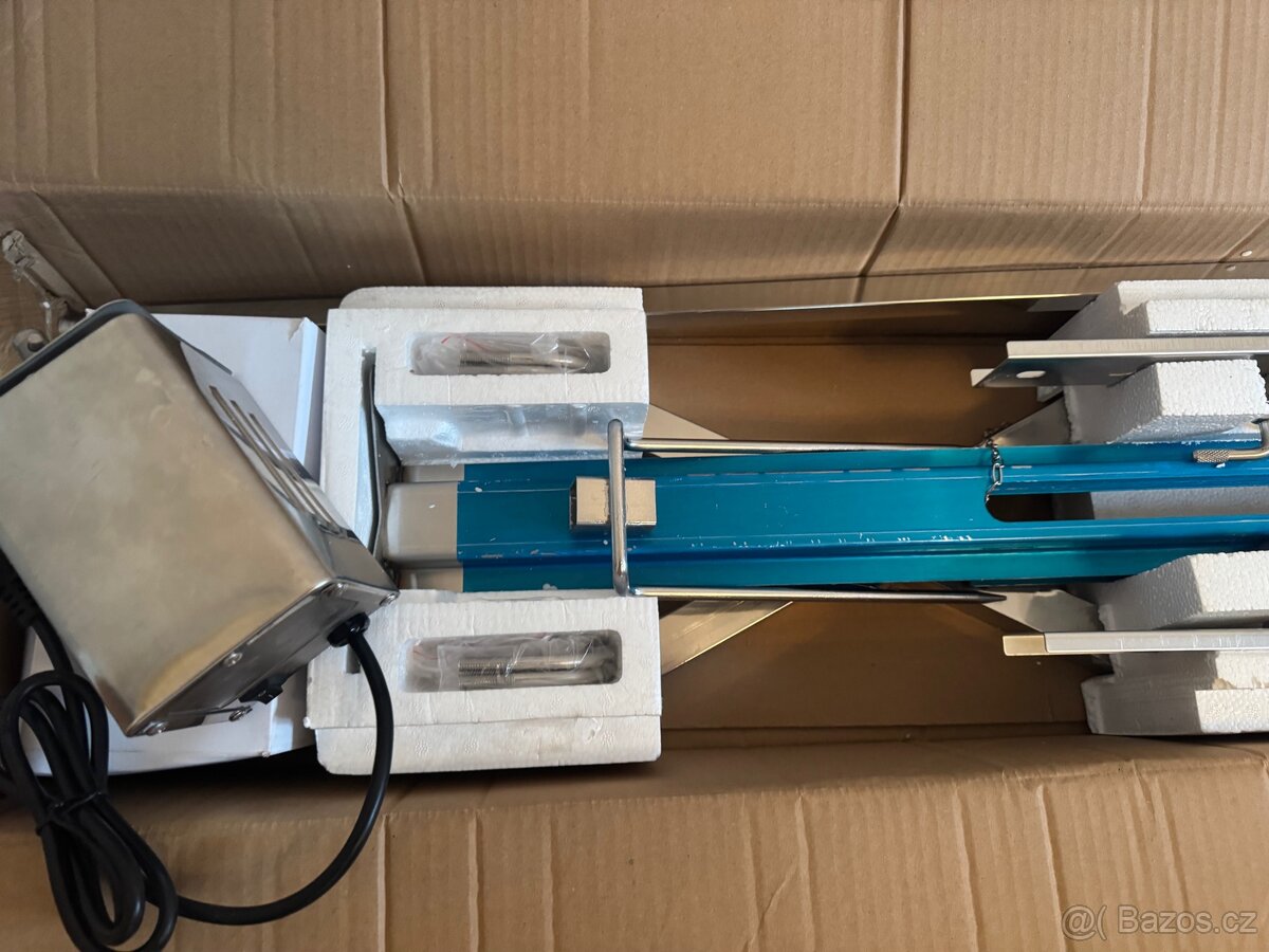 Rotační gril s motorem a stojanem - 8