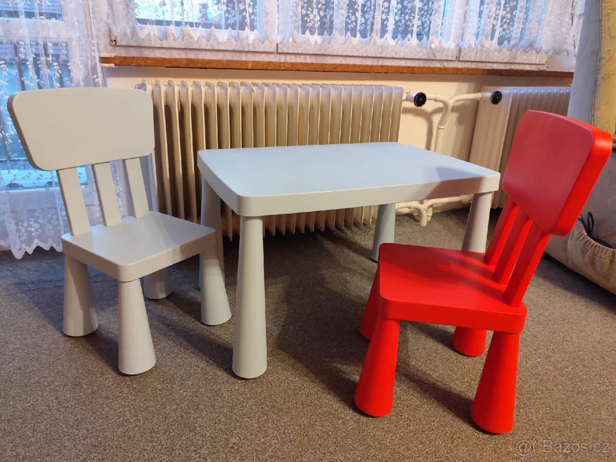 Plastový stůl IKEA a 2 židličky. - 8