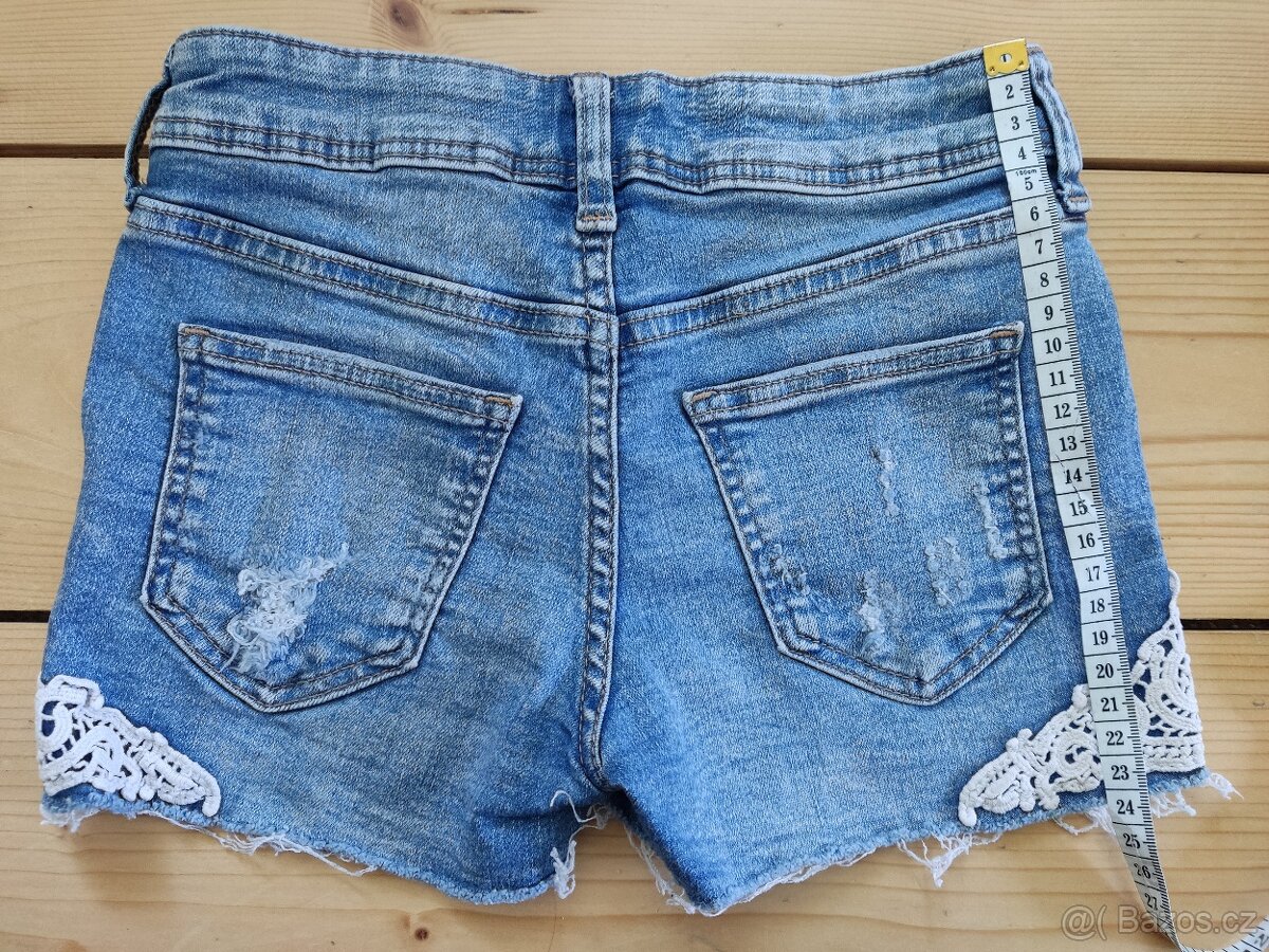 Dívčí kraťasy velikost 134 - 8