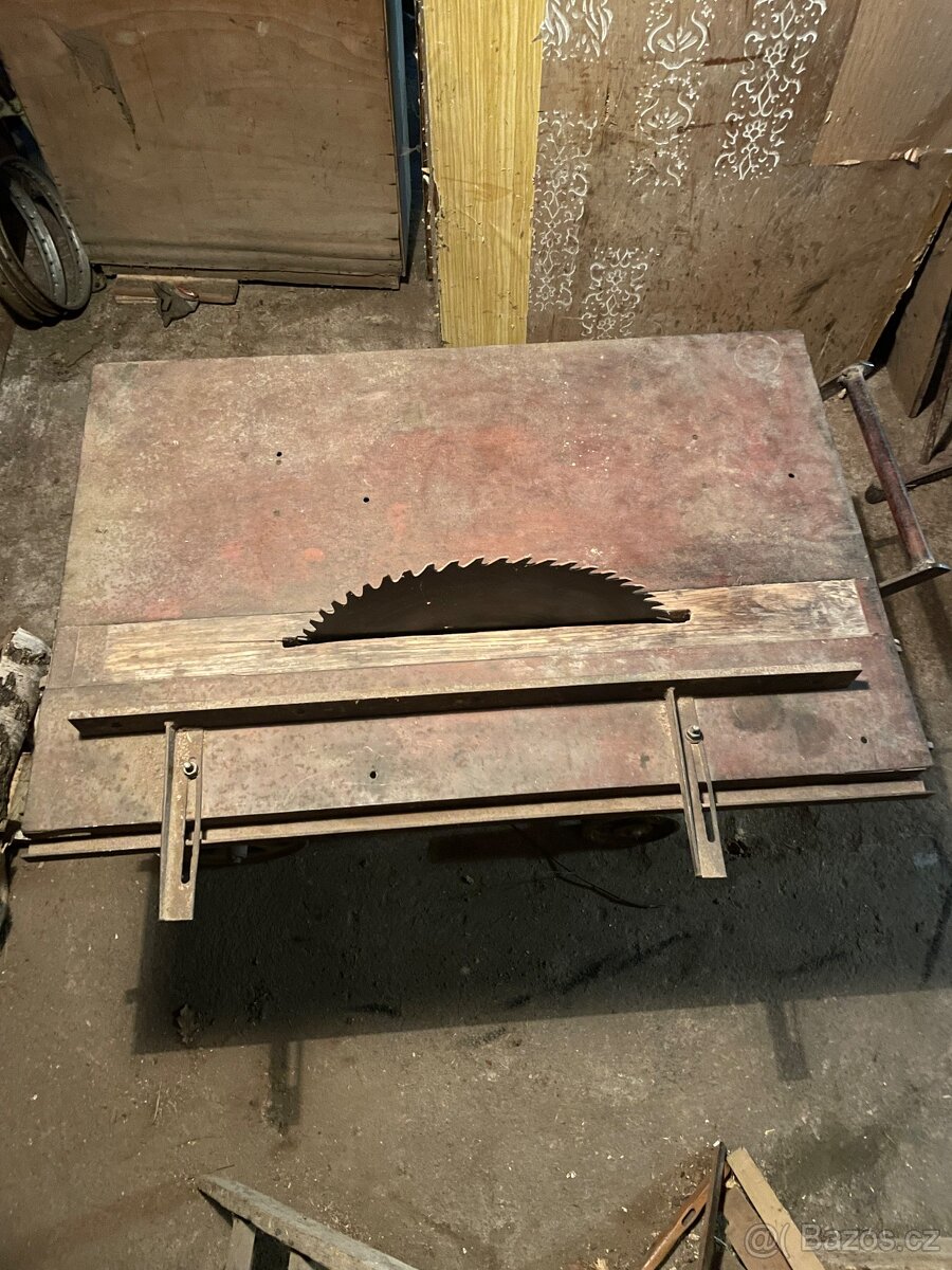 Kolebková pila,cirkulárka s pracovním stolem na řezání klád - 8