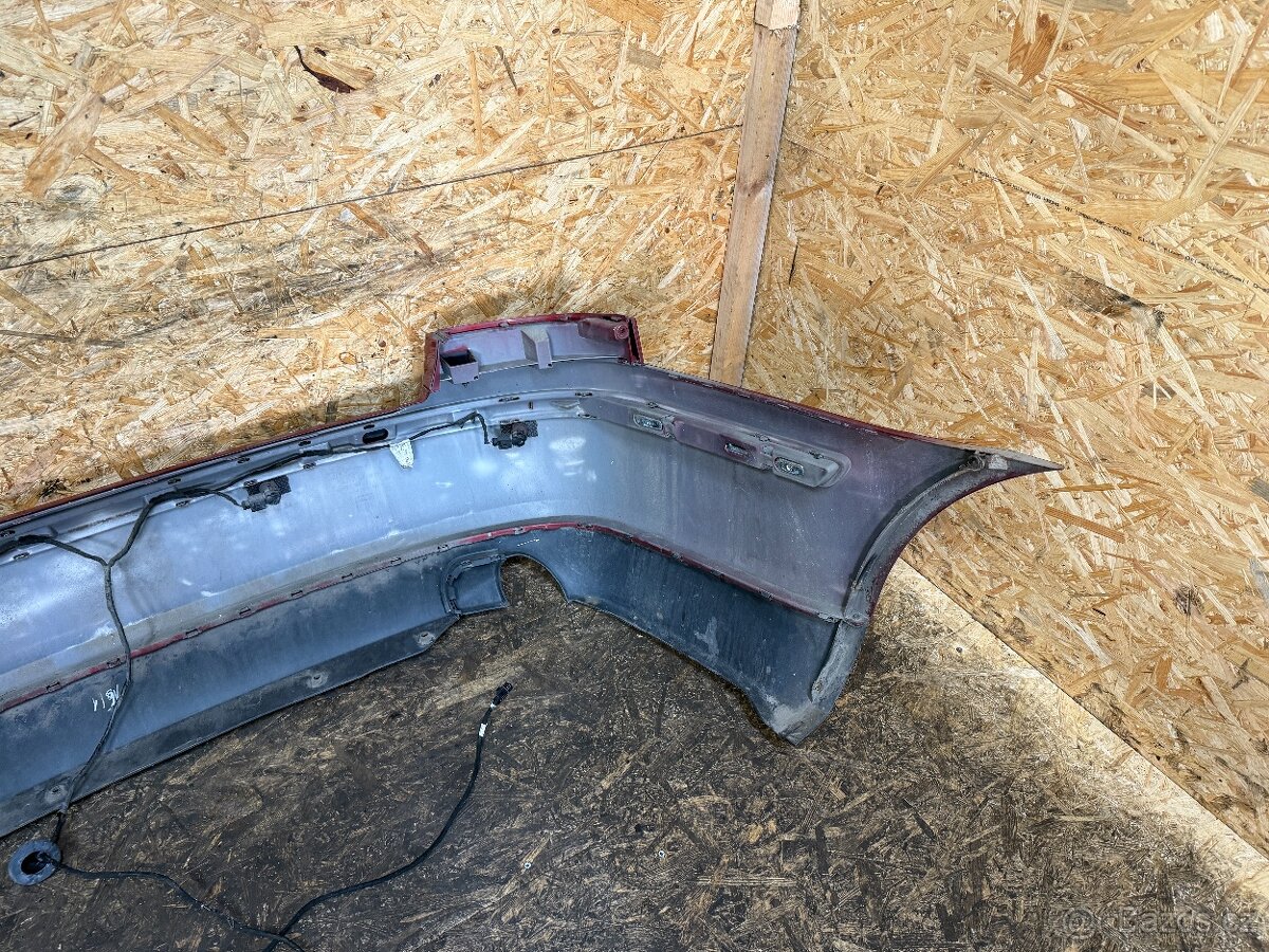 ZADNÍ NÁRAZNÍK ŠKODA OCTAVIA 2 SEDAN 9892 - 8