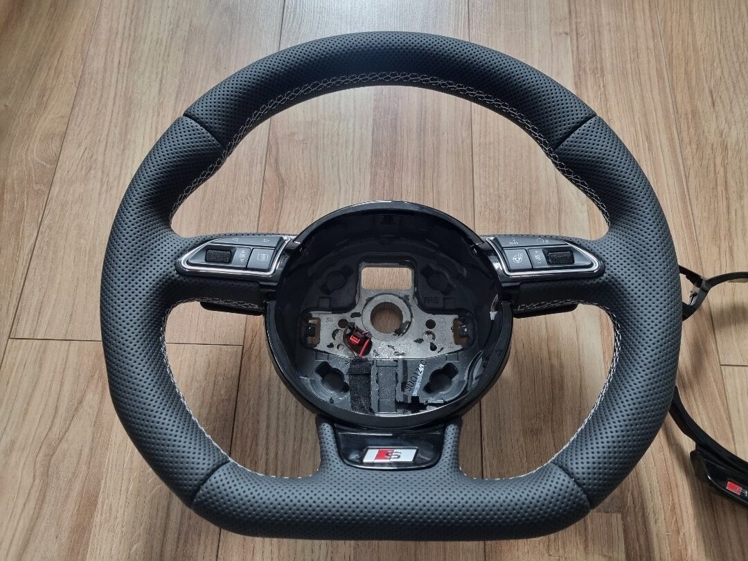 VYHRIVANY AUDI VOLANT ZREZANY - PERFOROVANA KUZE - 8