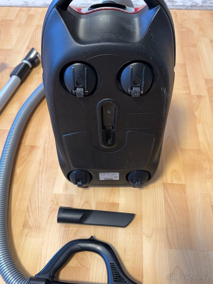 vysavač Rowenta RO7473EA Silence Force Allergy+ - 8