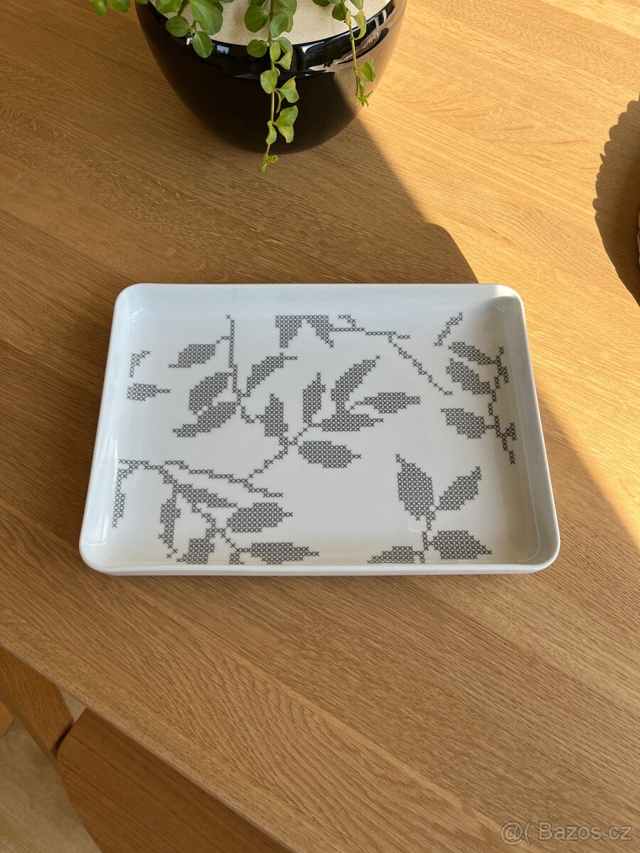 Servírovací podnos Leaves od Menu, hranatý - 8