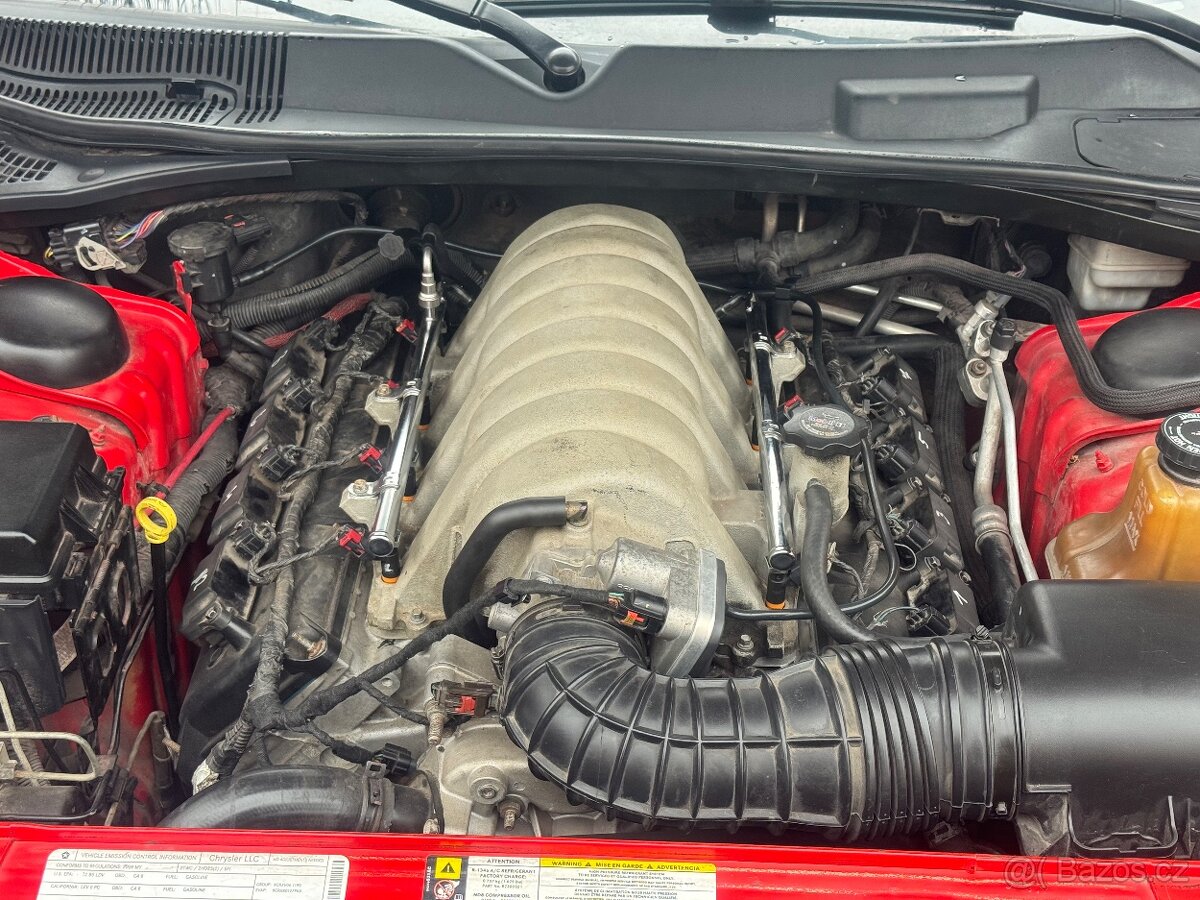 DODGE CHALLENGER SRT 6,1 - 8