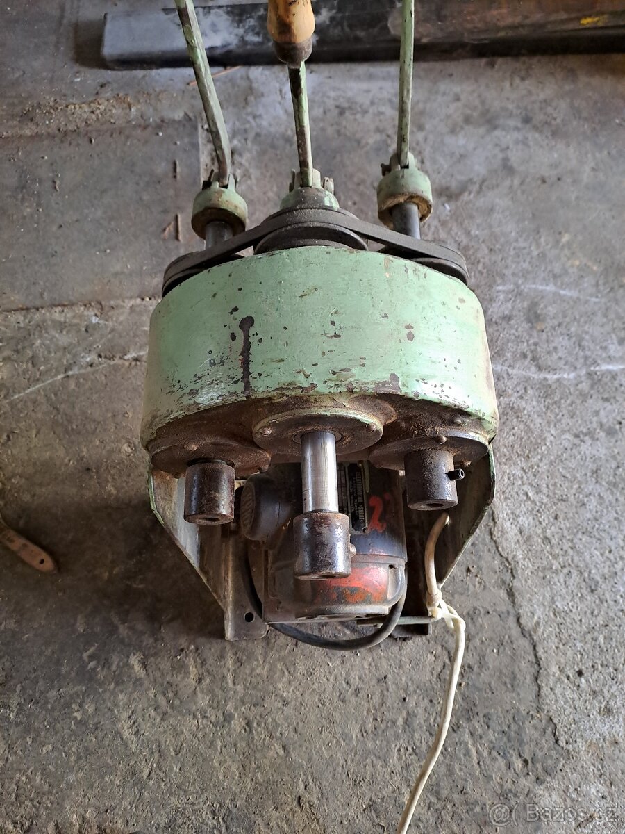 Třívřetenová sukovačka s čelistí 35 mm - 8