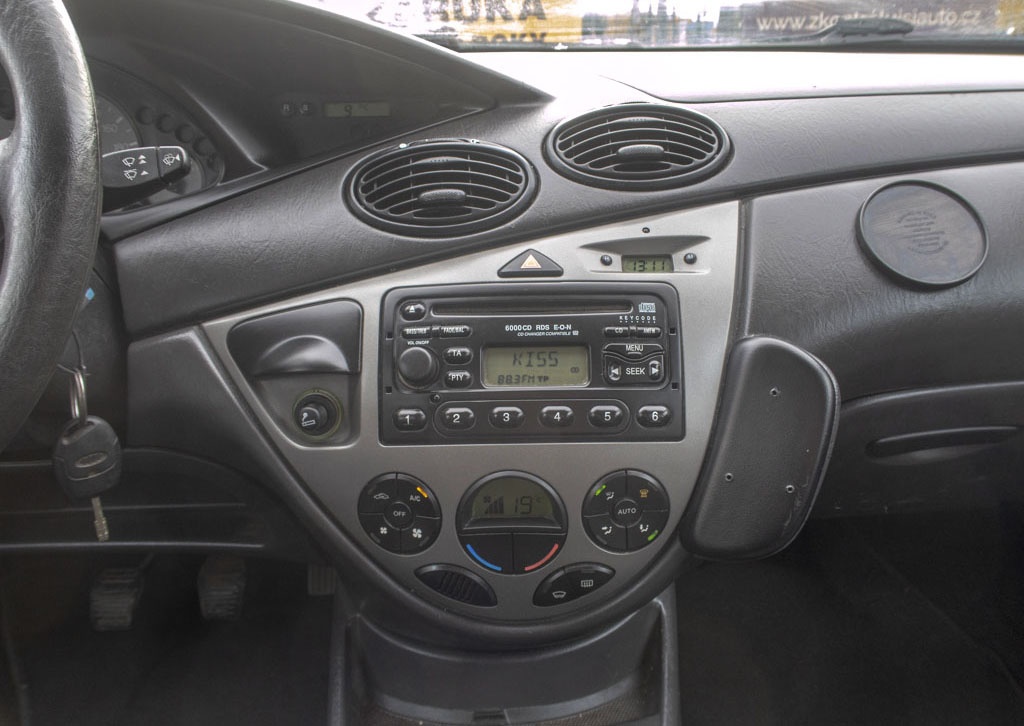 Ford Focus 1.6i 16V DIGI – 2x KOLA - 8