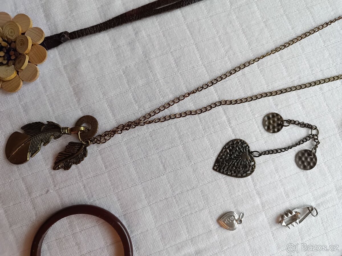 Bižuterie a doplňky. Náramek, řetízek, přívěšky.. - 8