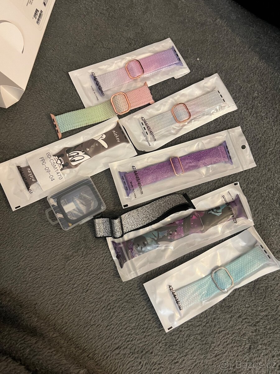 Prodám Apple Watch 8 45mm MINIMUM POŠKOZENI - 8