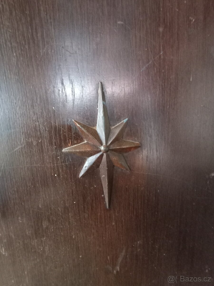 Starožitná kredenc - 8