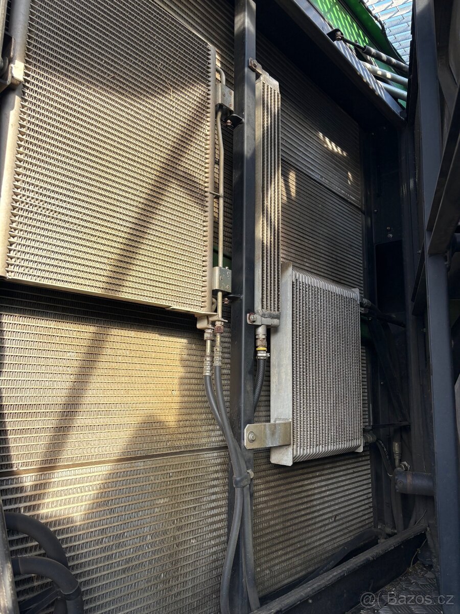 sklízecí řezačka John Deere 8600i - 8