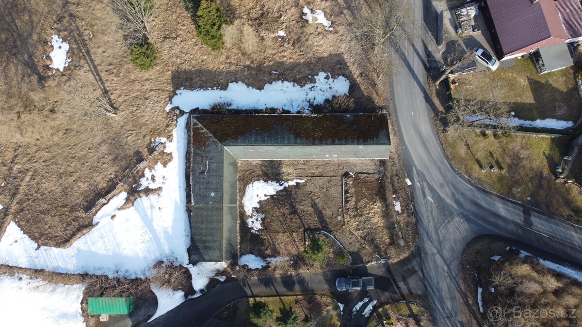 Pozemek s základem na barák a projektem - 8