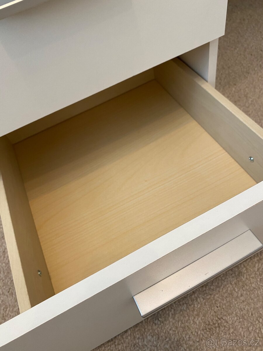 BÍLÝ PSACÍ STŮL - 8