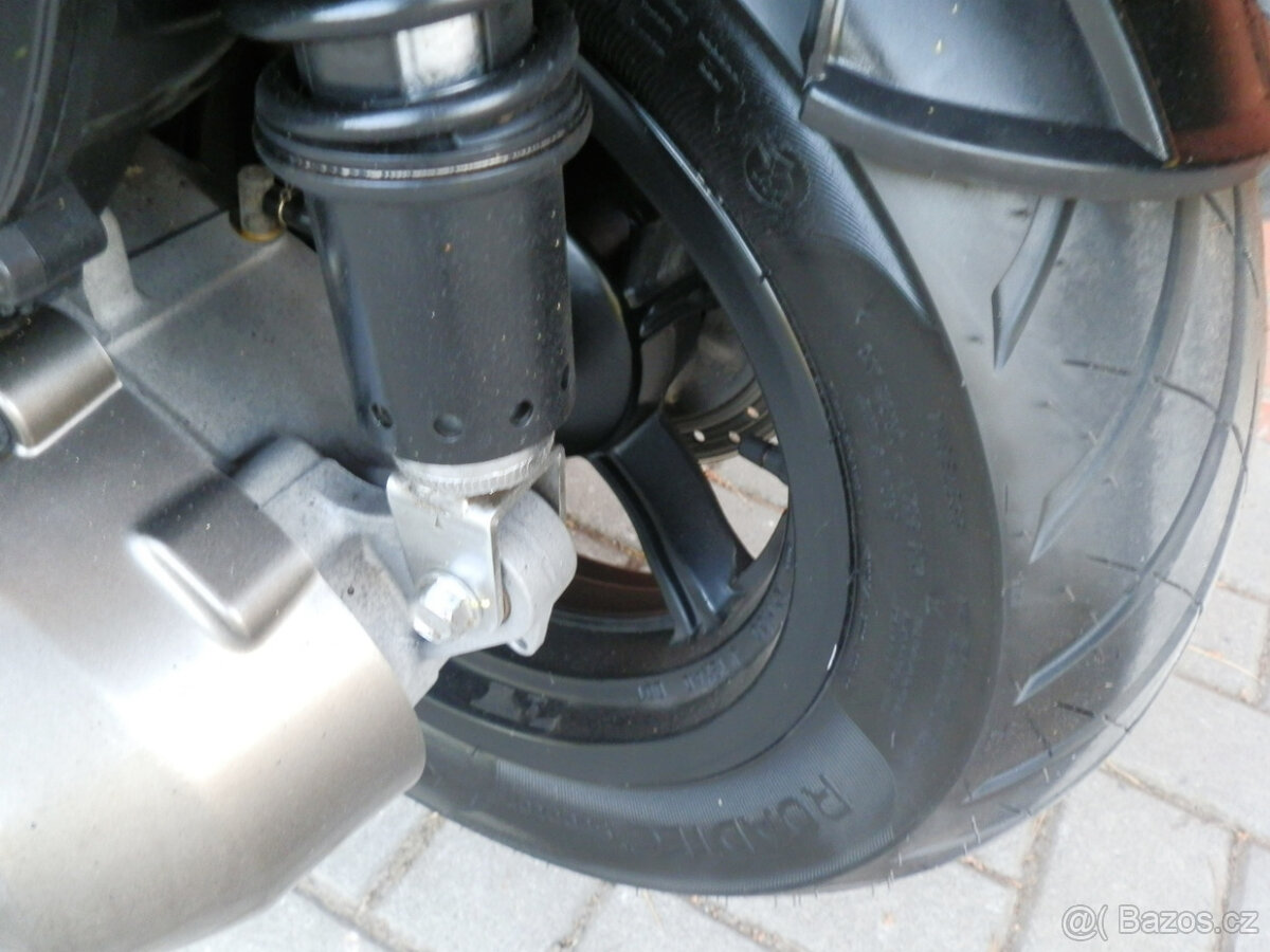 Kymco Downtown 300i - 8